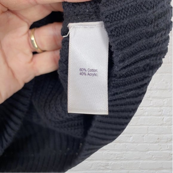 JENNIFER LOPEZ -- Sweater, Short Sleeved, Black, Chain Detail at Neck & Sleeves - Picture 12 of 15